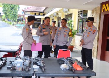 Kapolres Tanggamus Cek Senpi Dinas dan Administrasi Logistik, Pastikan Penyimpanan Sesuai SOP