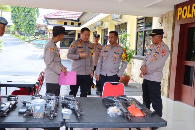 Kapolres Tanggamus Cek Senpi Dinas dan Administrasi Logistik, Pastikan Penyimpanan Sesuai SOP