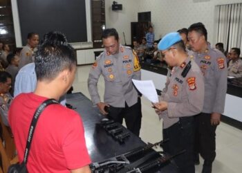 Kapolres Lampung Utara Cek Senpi Dinas, Pastikan Penggunaan Sesuai Prosedur