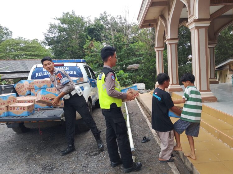 Wujud Kepedulian Sosial, Sat Lantas Polres Mesuji Tebar Kebaikan Melalui Program Lantas Mesuji Bersedekah