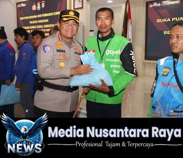 Jalin Kedekatan, Polresta Tangerang Bagikan Sembako untuk Ojol dan Opang