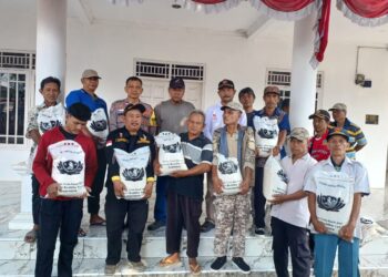 Polsek Cikarang Selatan Salurkan Bantuan Beras untuk Warga Sukadami dan Sukasejati Jelang Idul Fitri