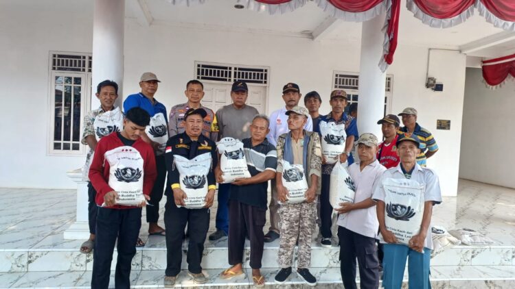 Polsek Cikarang Selatan Salurkan Bantuan Beras untuk Warga Sukadami dan Sukasejati Jelang Idul Fitri