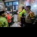 Pengamanan Malam Takbir Kapolsek Megamendung Sosialisasikan Layanan Call Center 110 1×24, Siap Tindak Lanjut Laporan atau Aduan