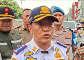 Tak Ada Ampun, Petugas Gabungan TIindak Parkir Liar Di Depan Polres Jaktim