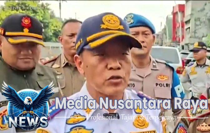 Tak Ada Ampun, Petugas Gabungan TIindak Parkir Liar Di Depan Polres Jaktim