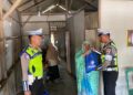 Wujud Kepedulian Polri, Sat Lantas Polres Mesuji Salurkan Bantuan Beras untuk Warga Kurang Mampu