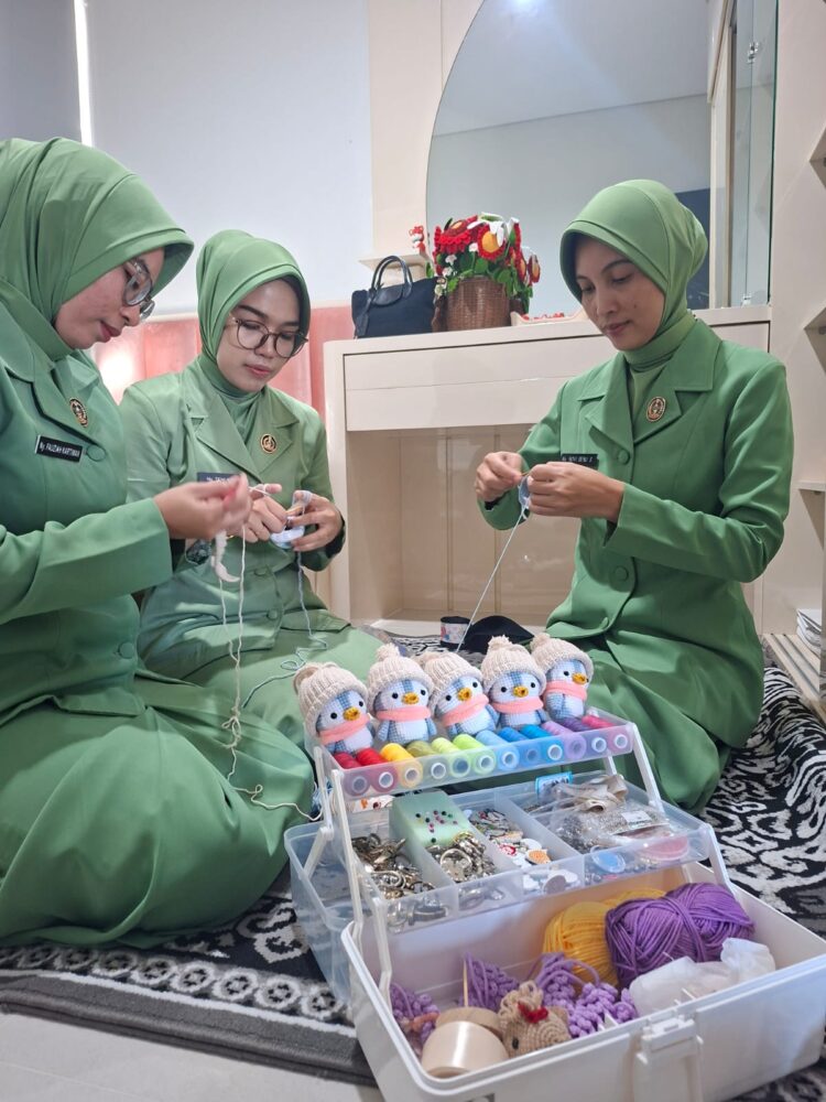 Di Tengah Arus Modernisasi Ny Zuhria Novianty Hadirkan Produk Orange Handmade