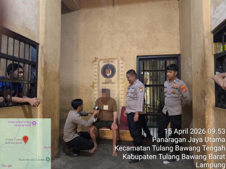 Sie Dokkes Polres Tulang Bawang Barat Periksa Kesehatan Tahanan, Pastikan Tahanan Sehat