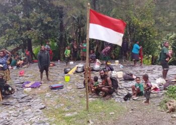 Koops TNI Habema Hadirkan Rasa Aman Warga Distrik Kembru Kembali Pulang dan Kibarkan Bendera Merah Putih