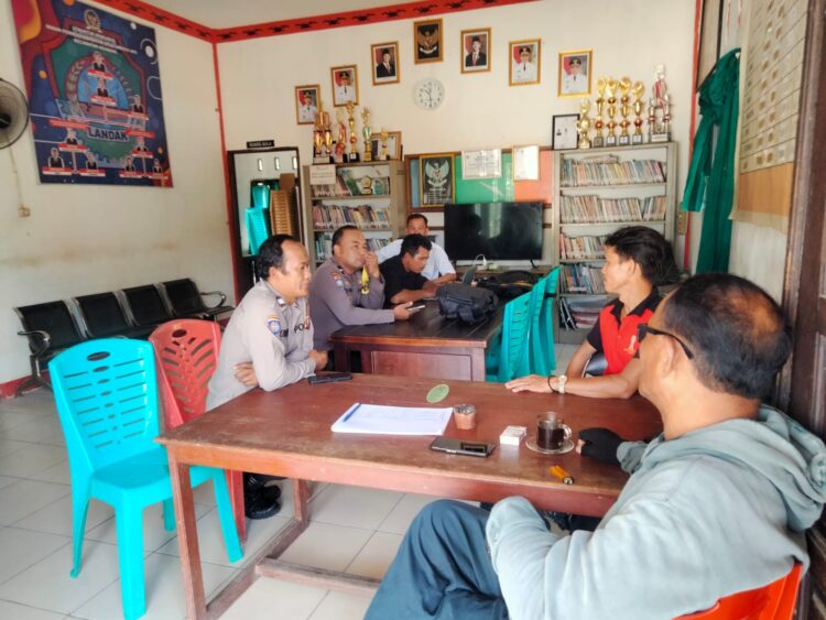Polsek Ngabang Sosialisasikan Antisipasi Fenomena El Nino kepada Warga Desa Amboyo Inti