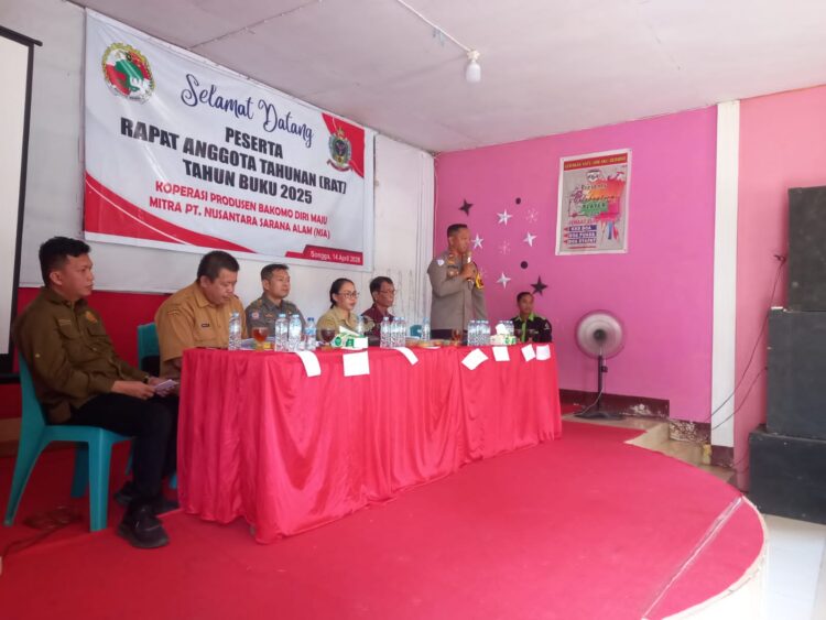 Kapolsek Menyuke Hadiri Rapat Anggota Tahunan Di Desa Songga