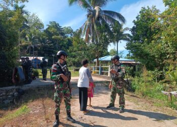 Di Ujung Negeri yang Sepi, TNI Hadir Menghangatkan Kehidupan