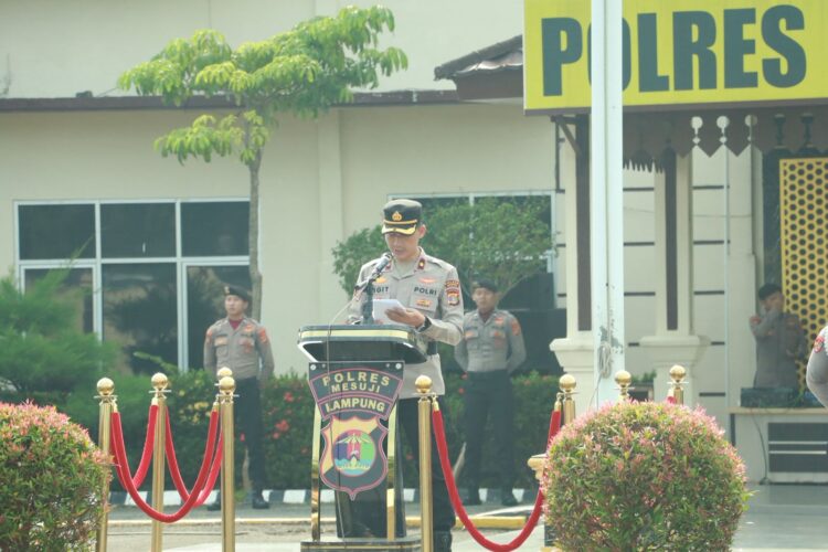 Polres Mesuji Melaksanakan Upacara Hari Kesadaran Nasional dilanjutkan pemberian Reward & punishment (PTDH)