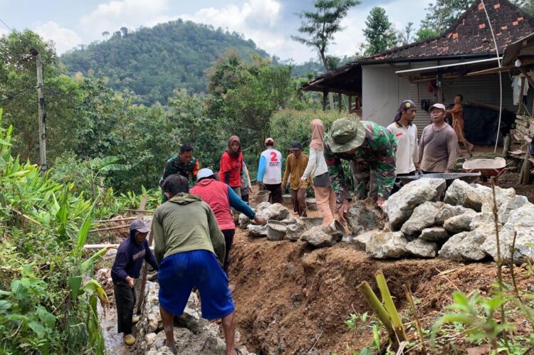 Kemanunggalan TNI Dan Masyarakat Sudah Terlihat Saat Pra TMMD