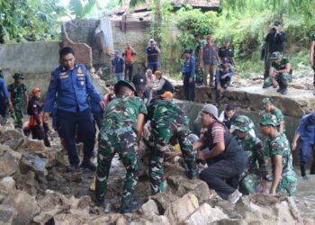 Sigap! Ratusan Personel Gabungan Grebek Sungai Bandar Lampung, Fokus Perbaikan Tanggul dan Kebersihan Aliran