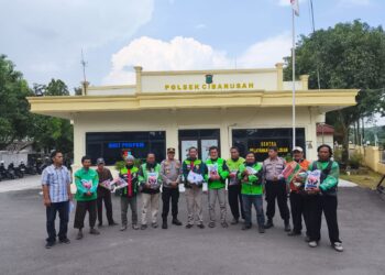 Bakti Sosial Polsek Cibarusah: Wujud Kepedulian, Eratkan Sinergi dengan Komunitas Ojek Online