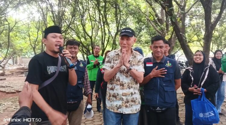 Babah Alun Jusuf Hamka Bagikan 2.400 Paket Daging Kurban untuk Driver Ojol Se-Jabodetabek