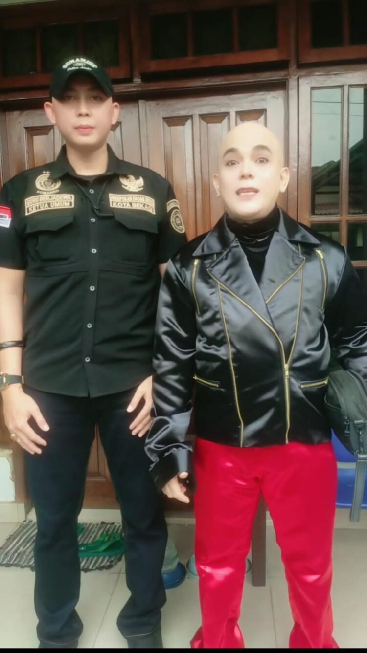Guru Bontot Pimpin Padepokan Badak Ireng:/BarjaDewa Ribuan Anggota Satu Semangat, Berbagi Tanpa Batas