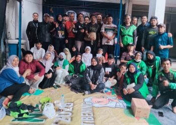 Berbagi Senyum di Hari Jumat: Kolaborasi Hangat Komunitas Ojol dan Ormas Bekasi Santuni Puluhan Anak Yatim