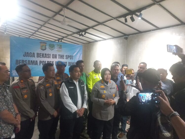 Nongkrong Positif di Angkringan, Kapolres Metro Bekasi Serap Aspirasi Warga Cikarang Selatan Lewat Program ‘Jaga Bekasi On The Spot’