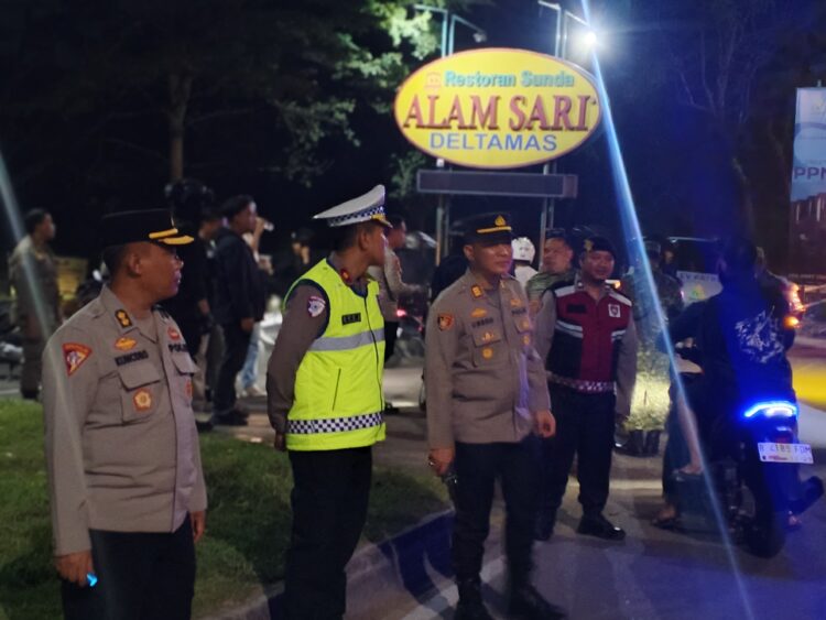 Puluhan Personel Gabungan Turun ke Jalan, Ciptakan Kamtibmas Kondusif di Cikarang Pusat