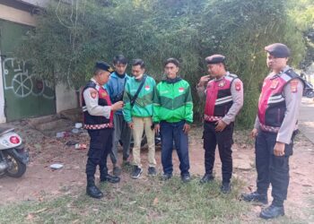 Patroli Dialogis Polres Metro Bekasi Sampaikan Pesan Kamtibmas dan Sosialisasikan Layanan Polisi 110