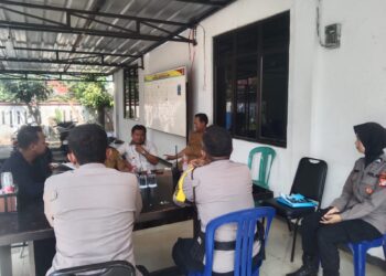 Polisi Sambangi Kantor Desa Pasirtanjung, Warga Diimbau Waspadai Curanmor dan Kejahatan Jalanan