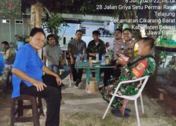 Ngopi Kamtibmas Jaga Bekasi On The Spot, Bhabinkamtibmas Desa Ciledug Ajak Warga Jaga Kebersihan dan Keamanan Lingkungan
