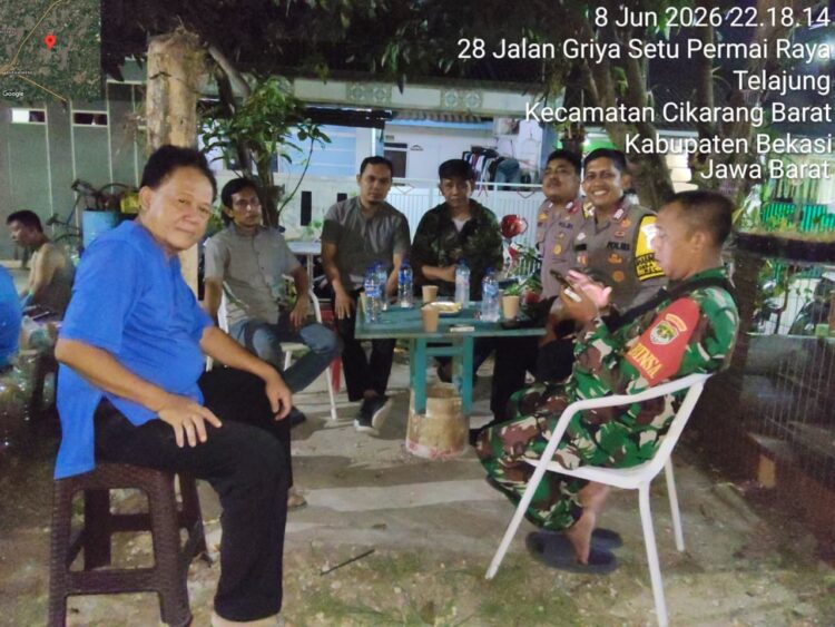 Ngopi Kamtibmas Jaga Bekasi On The Spot, Bhabinkamtibmas Desa Ciledug Ajak Warga Jaga Kebersihan dan Keamanan Lingkungan
