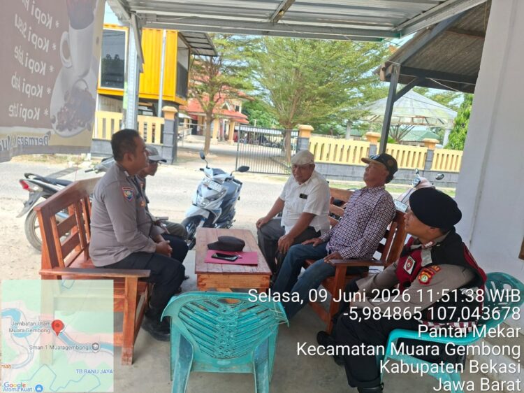 Patroli KRYD Polsek Muaragembong, Polisi Sampaikan Imbauan Kamtibmas kepada Warga Pantai Mekar