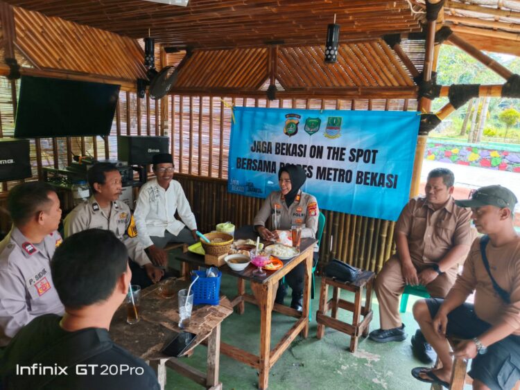 Kapolsek Cibarusah Turun Langsung ke Ridogalih, Warga Diajak Perkuat Siskamling dan Jaga Kamtibmas