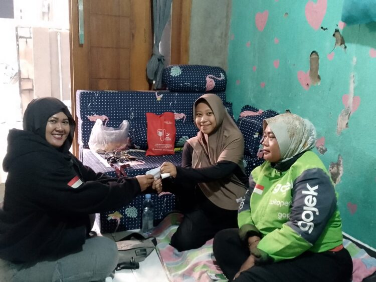 Solidaritas Tanpa Batas: Mimih Santi dan Lady Biker Bekasi Berbagi Kasih untuk Rekan yang Sedang Memulihkan Diri   