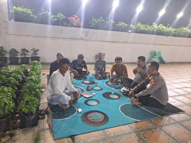 Jaga Bekasi On The Spot di Pantai Bakti, Kapolsek Muaragembong Perkuat Silaturahmi dan Ajak Warga Aktif Jaga Lingkungan