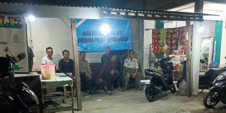 Ngopi Kamtibmas di Sukawijaya, Polsek Tambelang Ajak Warga Jaga Bekasi dari Lingkungan Sendiri