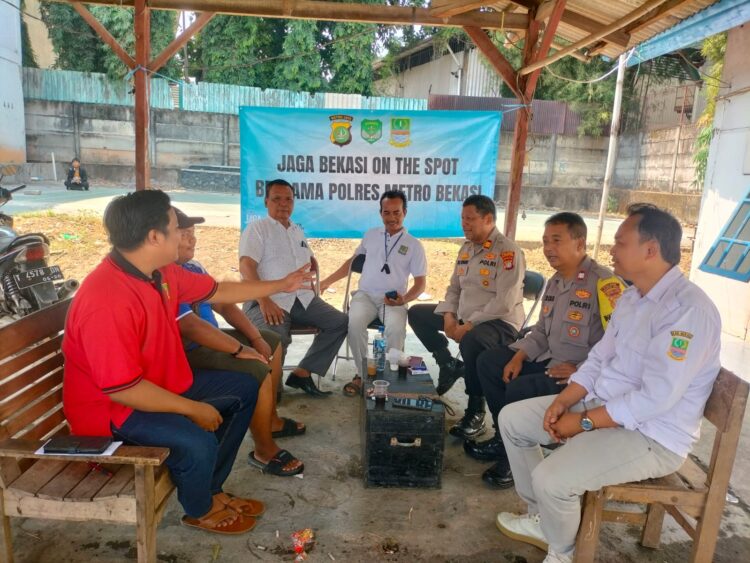 Jaga Bekasi On The Spot di Karangsari, Polsek Cikarang Timur Ajak Warga Jaga Kondusifitas Jelang Pilkades