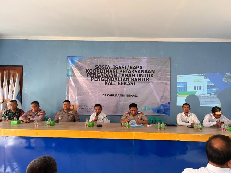 Jaga Bekasi On The Spot, Polres Metro Bekasi Hadiri Sosialisasi Pengadaan Tanah Pengendalian Banjir Kali Bekasi