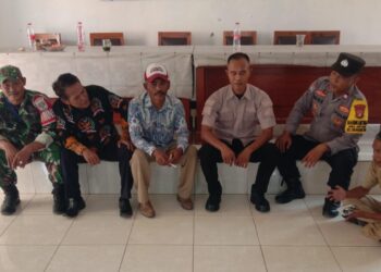 Jaga Bekasi On The Spot, Bhabinkamtibmas Jatibaru Sambangi Kantor Desa dan Sosialisasikan Layanan 110