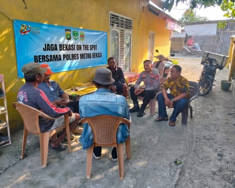 Jaga Bekasi On The Spot, Kapolsek Muara Gembong Sambangi Tokoh Masyarakat Desa Pantai Mekar