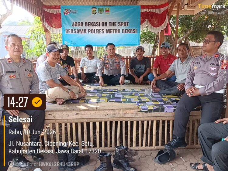 Jelang Pilkades, Polsek Setu Sambangi Warga Cibening Lewat Jaga Bekasi On The Spot