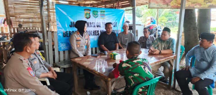 Jaga Bekasi On The Spot, Kapolsek Cibarusah Ajak Warga Aktifkan Siskamling dan Jaga Kamtibmas