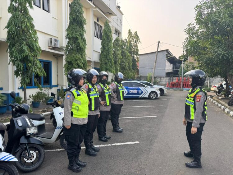 Patroli Srikandi Polwan Polres Metro Bekasi, Hadir Humanis Sampaikan Imbauan Kamtibmas dan Sosialisasi Layanan 110