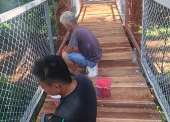 Kejar Target, Pembangunan Jembatan Perintis Garuda Desa Sawangan-Minut Masuki Tahap Pemasangan dan Pengecatan Pagar