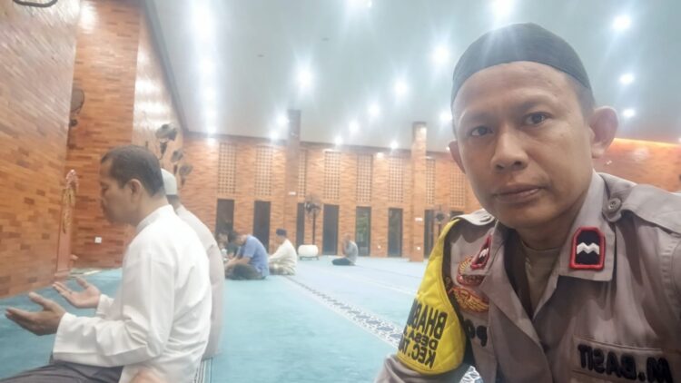 Mengawali Pagi dengan Kebersamaan, Bhabinkamtibmas Tambun Selatan Hadir dalam Subuh Keliling