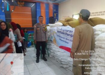 Jaga Jakarta Jaga Bekasi On The Spot di Tamanrahayu, Polsek Setu Pantau Penyaluran Bantuan Pangan untuk 1.262 KK