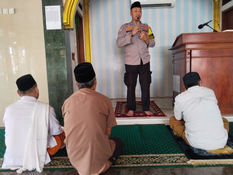 Safari Jumat di Masjid Al Ikhlas, Bhabinkamtibmas Mekar Mukti Sampaikan Imbauan Bahaya Narkoba, Judol dan Pinjol