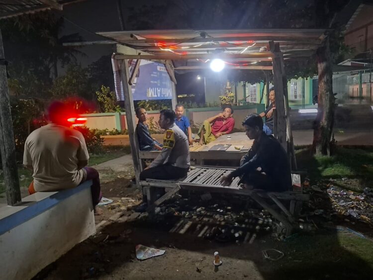 Jaga Jakarta Jaga Bekasi On The Spot, Bhabinkamtibmas Setialaksana Sambangi Pos Satkamling Cegah Gangguan Kamtibmas
