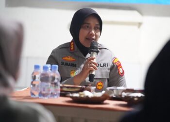 Kapolres Metro Bekasi Sambangi Pos Kamling di Cibatu, Ajak Warga Aktif Jaga Keamanan Lingkungan
