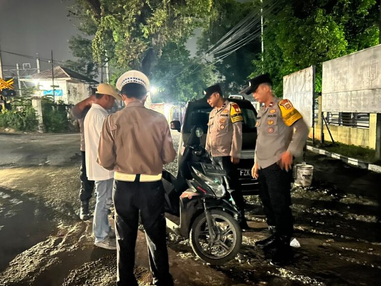 Jaga Jakarta, Jaga Bekasi on The Spot Polsek Cikarang Utara Gelar OKJ, Remaja yang Nongkrong Hingga Larut Malam Diberi Teguran