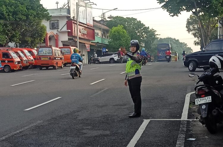 Polisi Hadir di Pagi Hari, Satlantas Polres Wonogiri Jaga Kelancaran Arus Lalu Lintas dan Cegah Kecelakaan